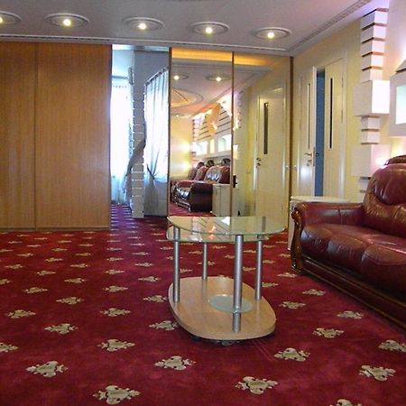 Gloria Mini-Hotel Chisinau Exterior photo