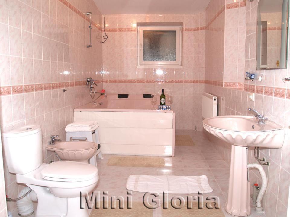 Gloria Mini-Hotel Chisinau Exterior photo
