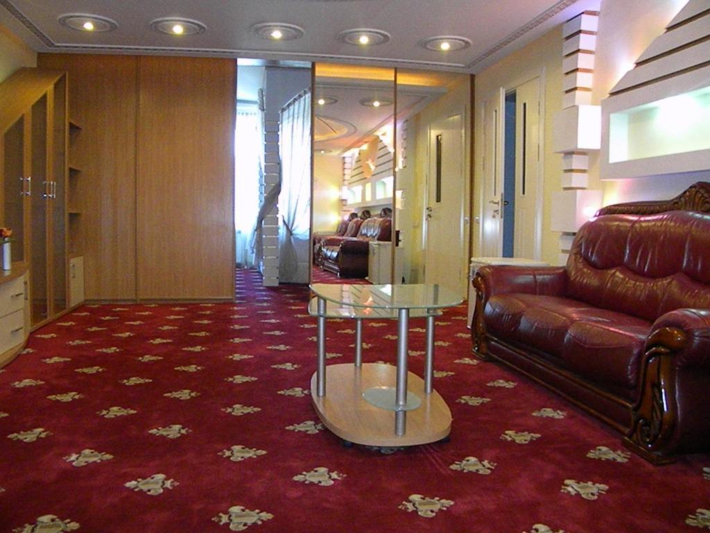 Gloria Mini-Hotel Chisinau Exterior photo